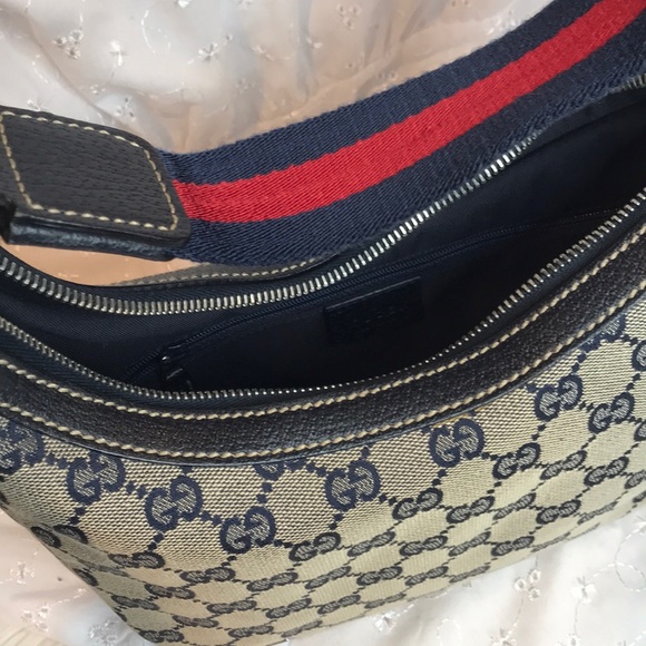 ⭐️ Rare Authentic Vintage Gucci Mini Croissant Shoulder Bag - Picture 12 of 14